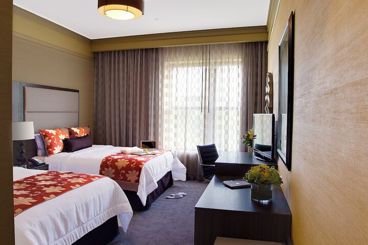 Superior Queen Bed (2 of 8)