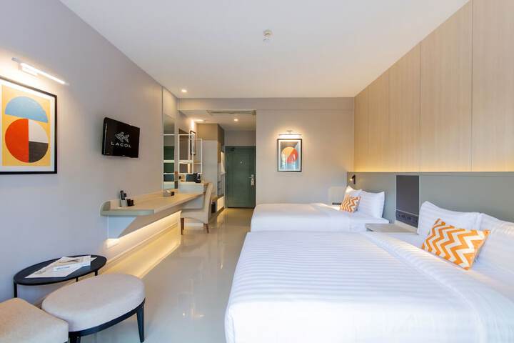 Room 40 of 144