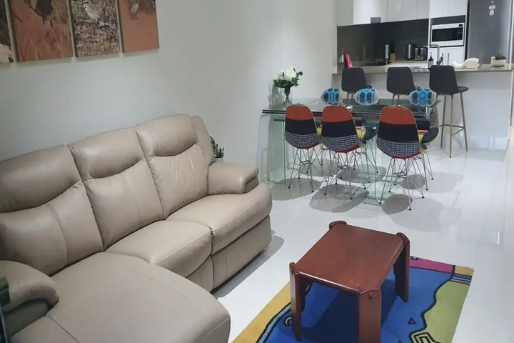 Room 6 of 10