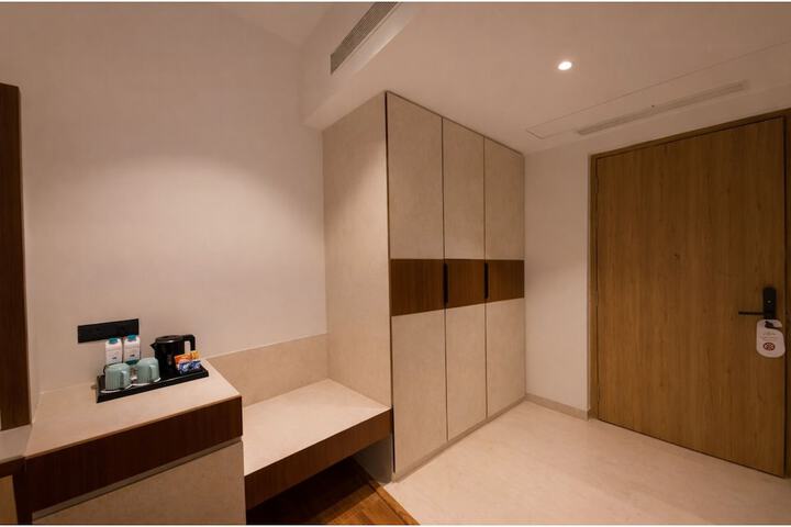 Room 13 of 87