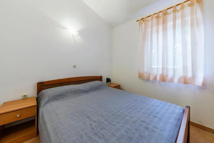 Room 4 of 15