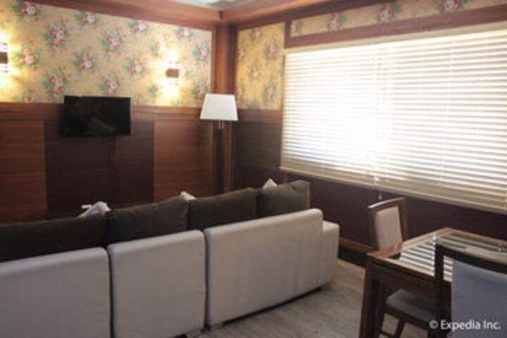 Room 65 of 82