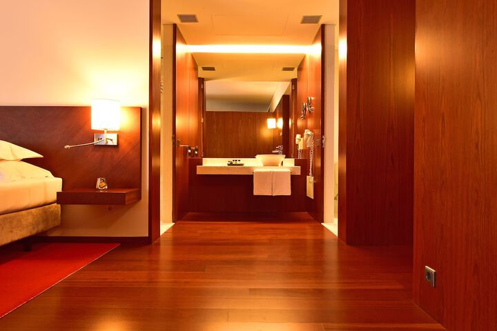 Room 21 of 38