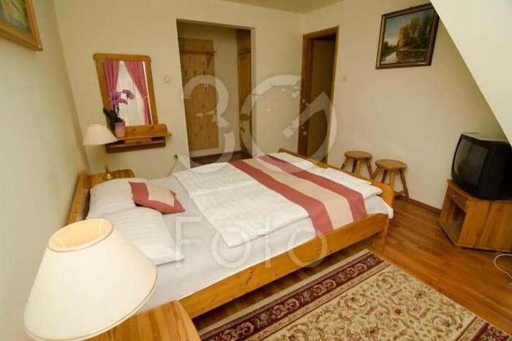 Room 12 of 42