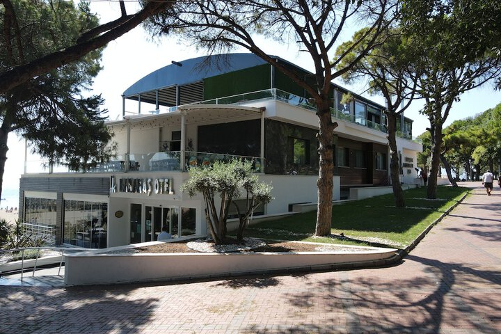 Karakas Hotel