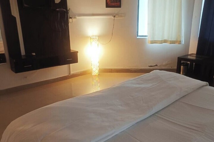 Room 6 of 33