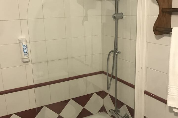 Room 52 of 98