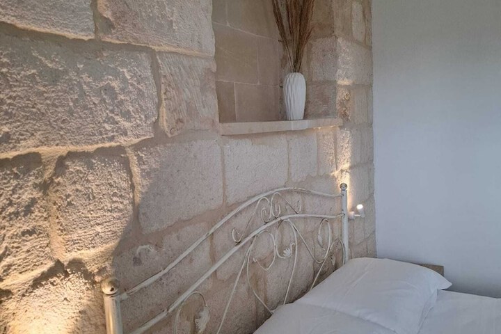 Room 4 of 96
