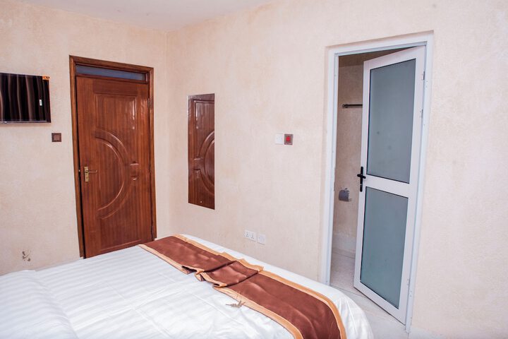 Room 12 of 40