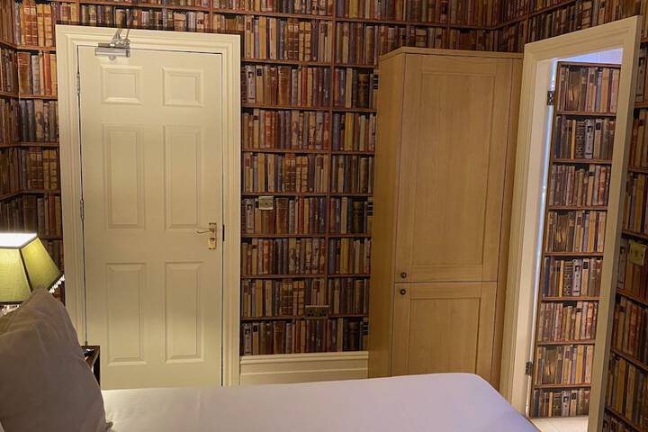 Room 40 of 65
