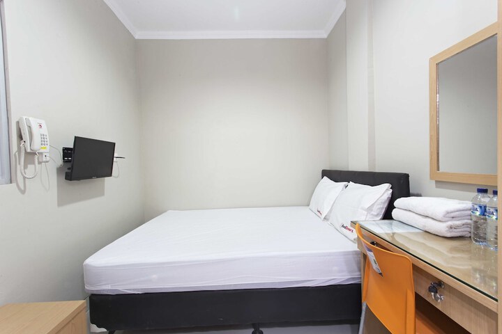 Room 13 of 30