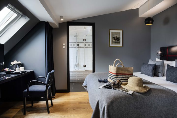 Room 15 of 50