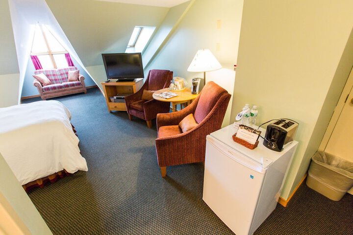 1 Queen Bed (11 of 17)