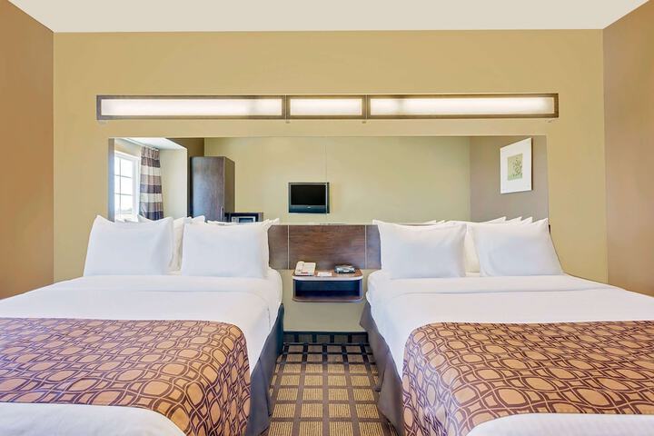 1 Queen Bed Accessible Room (13 of 19)