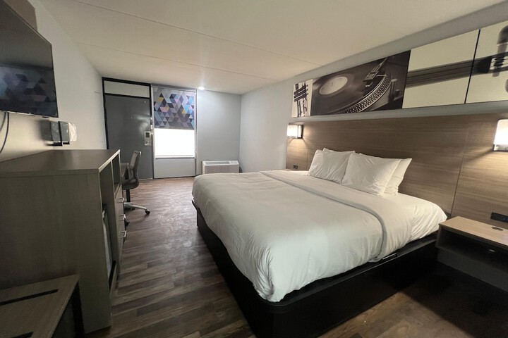 Room 1 of 6