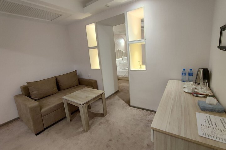 Room 13 of 32