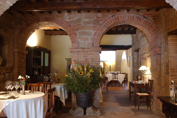 Dining 36 of 48