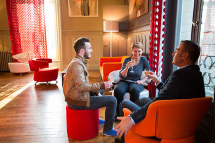 Hotel Lounge