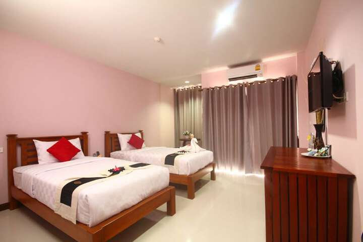 Room 4 of 28