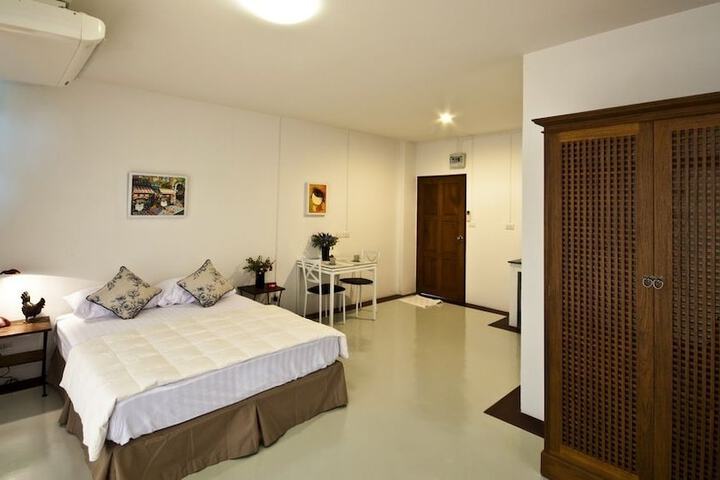 Room 11 of 48