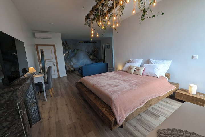 Room 16 of 27