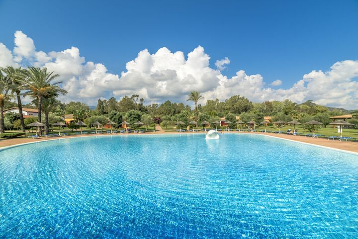 Hotel with Pool
