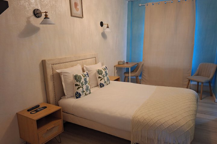 Room 2 of 6