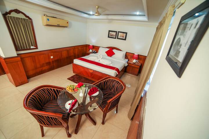 Room 4 of 10