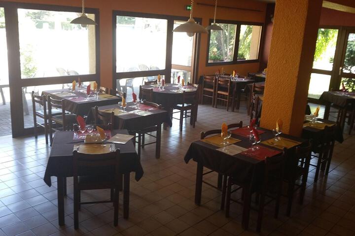Dining 14 of 16