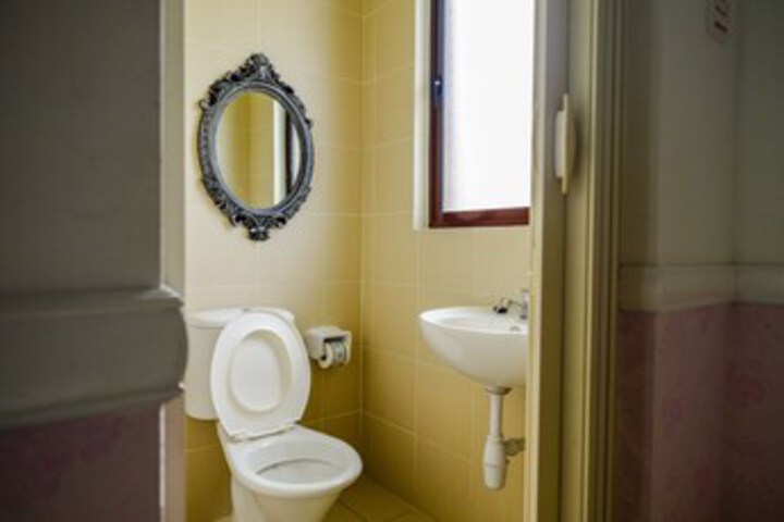 Room 4 of 24