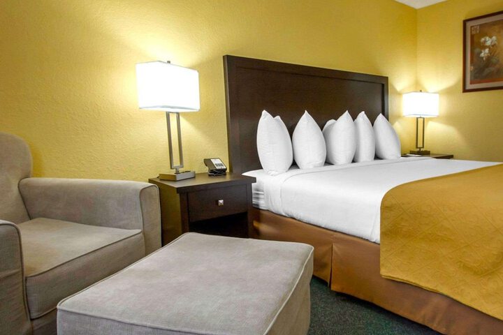 Room 9 of 37