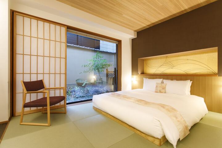 Room 17 of 52