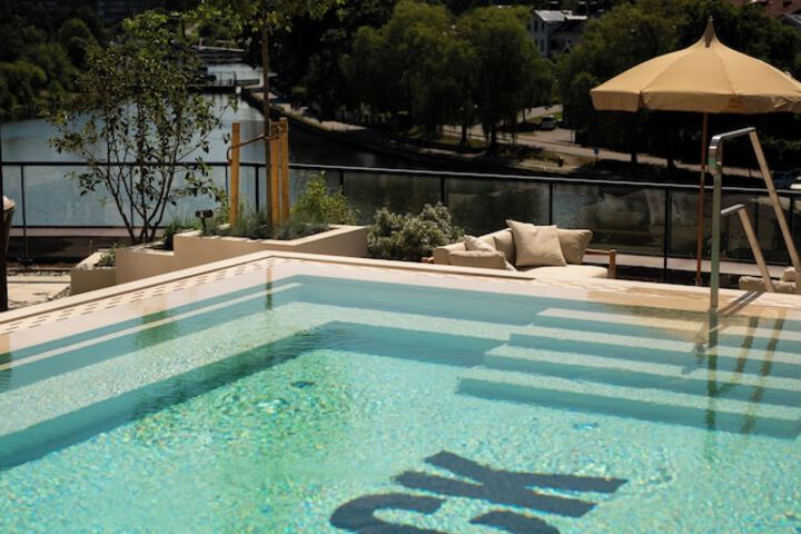 Pool 33 of 117