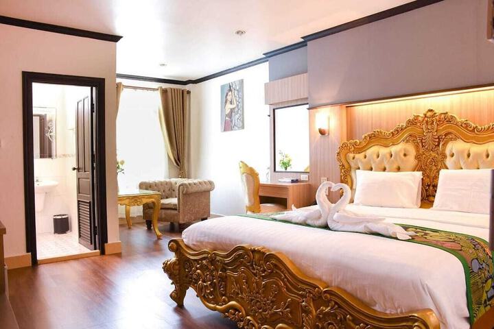Room 14 of 37