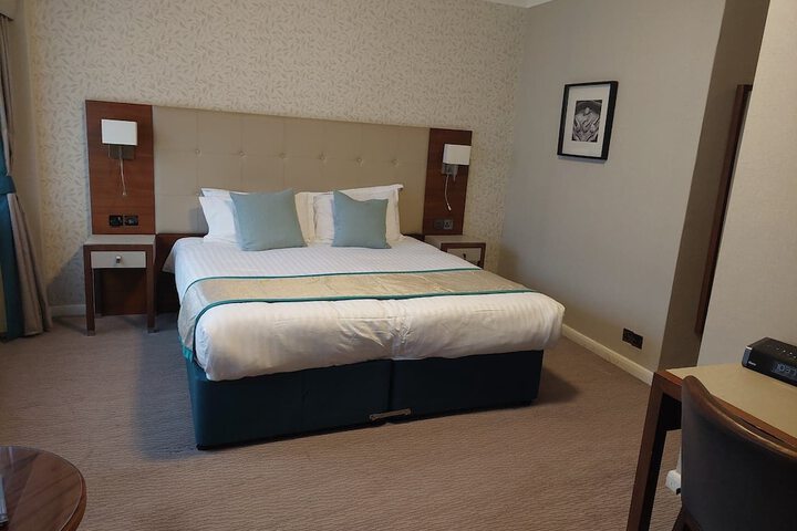 Room 32 of 100