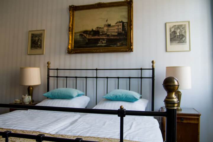 Room 5 of 38
