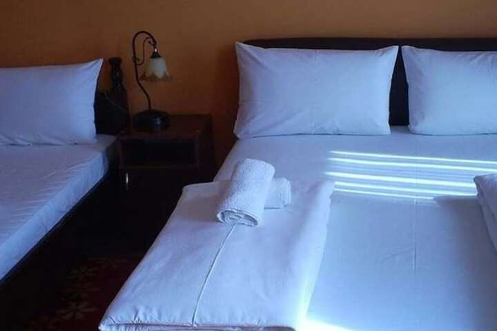 Room 5 of 18