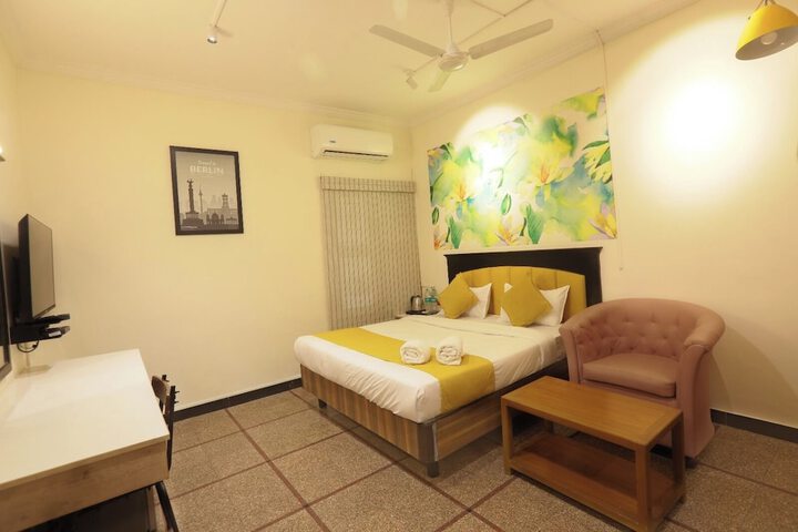 Room 2 of 10
