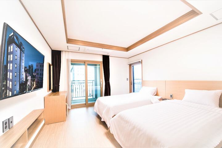 Room 25 of 35