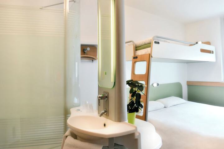 Room 16 of 46