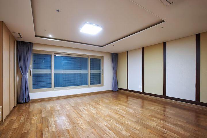 Room 9 of 62