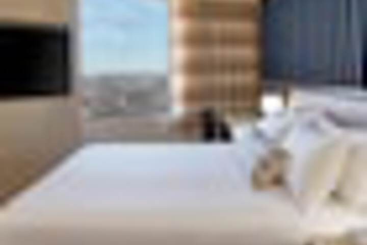 Room 44 of 285