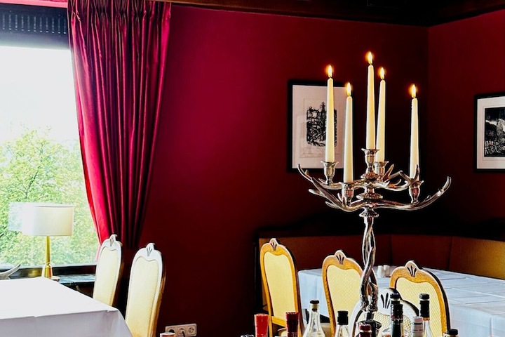 Dining 34 of 54