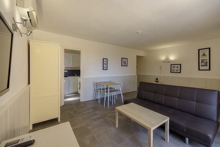 Room 2 of 290