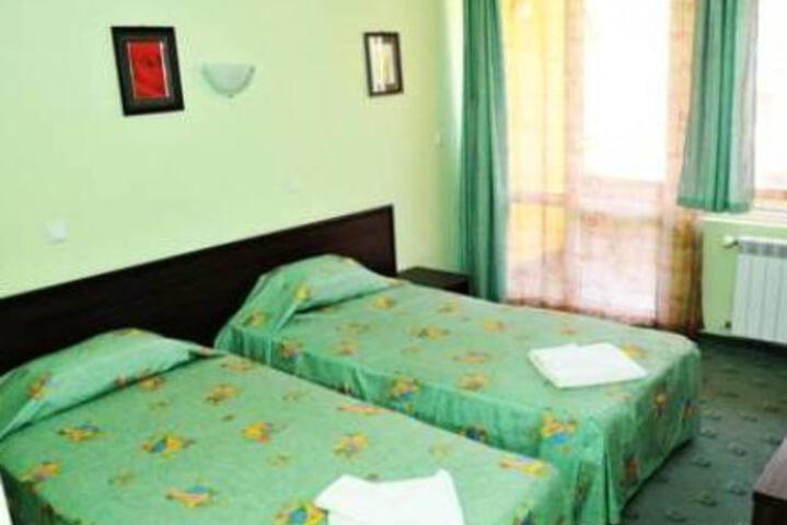 Room 4 of 6