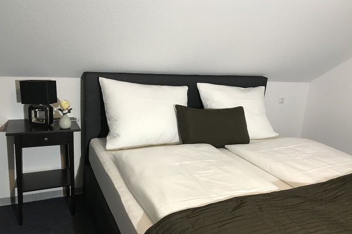 Room 9 of 33