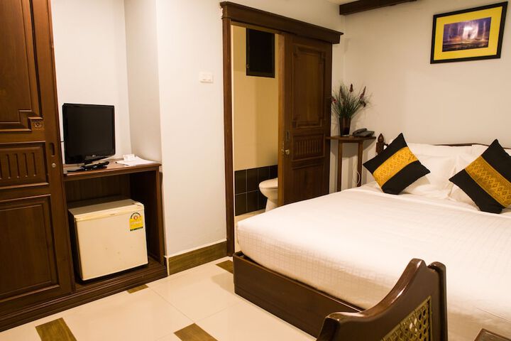 Room 18 of 110