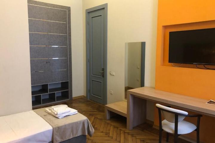 Room 5 of 21