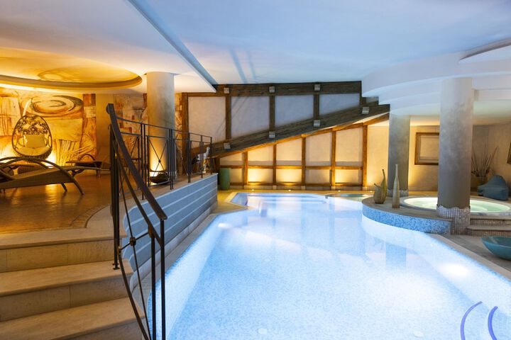 Hotel Pool