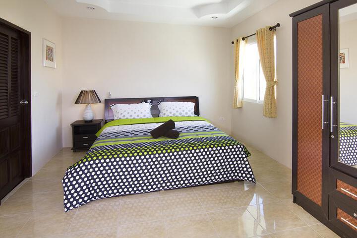 Room 3 of 7